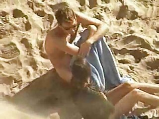 Une brune attirante aux gros seins a des relations sexuelles torrides avec film pournou arabe son homme sur la terrasse